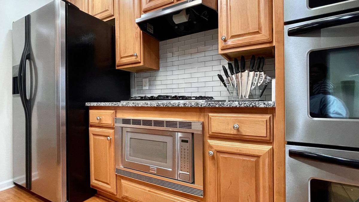 Ellenwood House | Scarlet Manor Atlanta Accessible Ranch Style, Basketball Court Home Gym