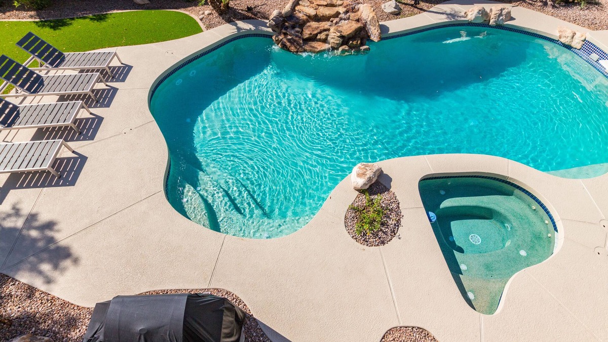 Deer Valley House | Scarlet Mountain Hideaway. Private HEATED pool fee,hot tub and putting green