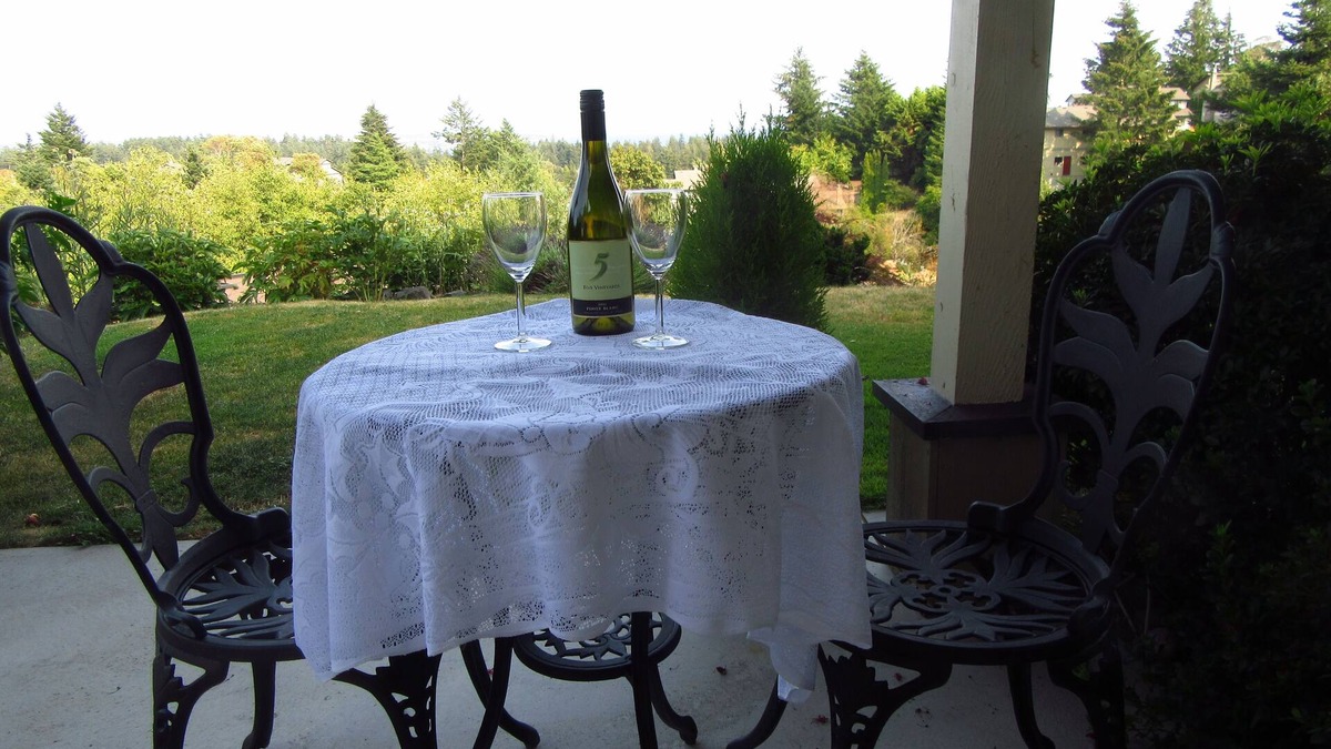 Colwood House | Scenery and Serenity - Delight in your holiday retreat