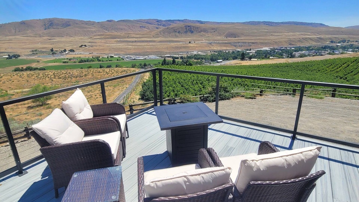 Okanogan House | Scenic 3-Bedroom Getaway with Stunning Views & Ample Space in Okanogan