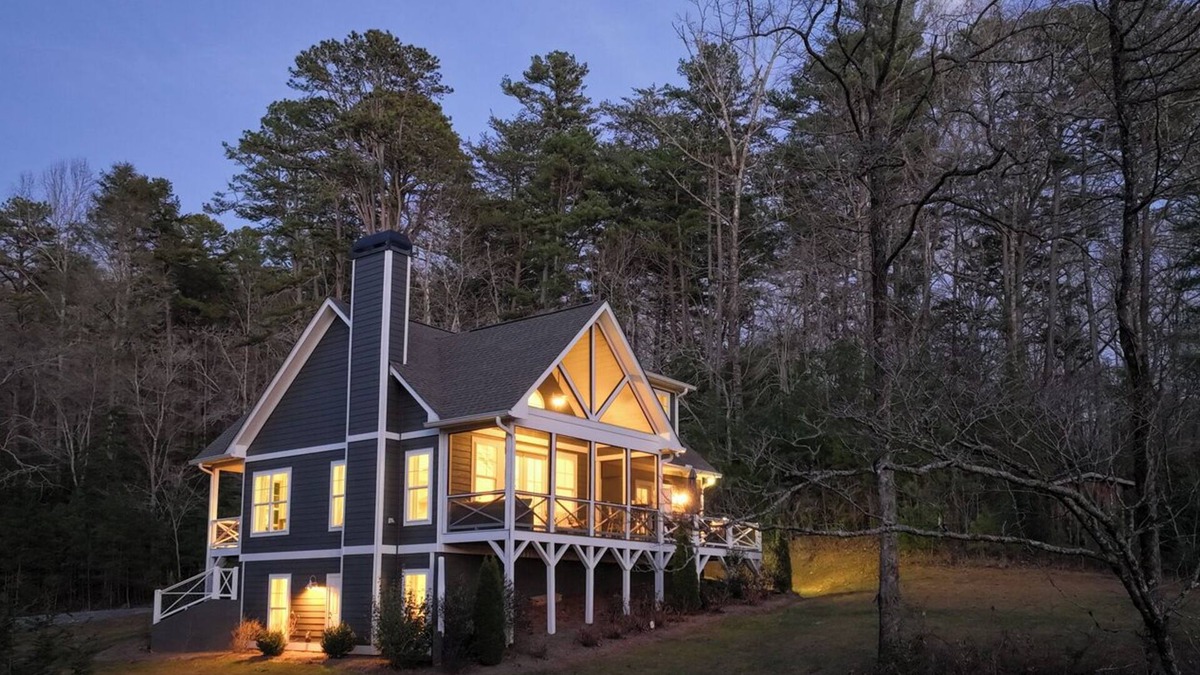 Tiger House | Scenic 4BR 2BA Lake Burton Home