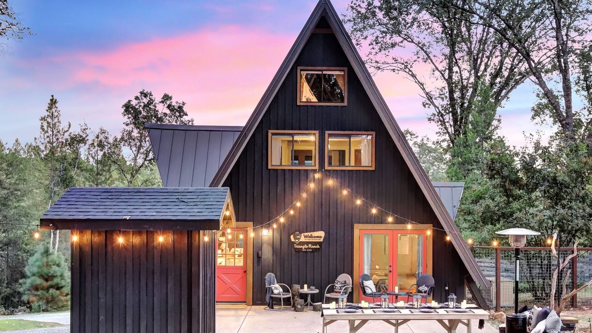 Grass Valley Ski Chalet | Scenic A-frame - Hot Tub, Basketball Court, Treehouse, Outdoor theater!