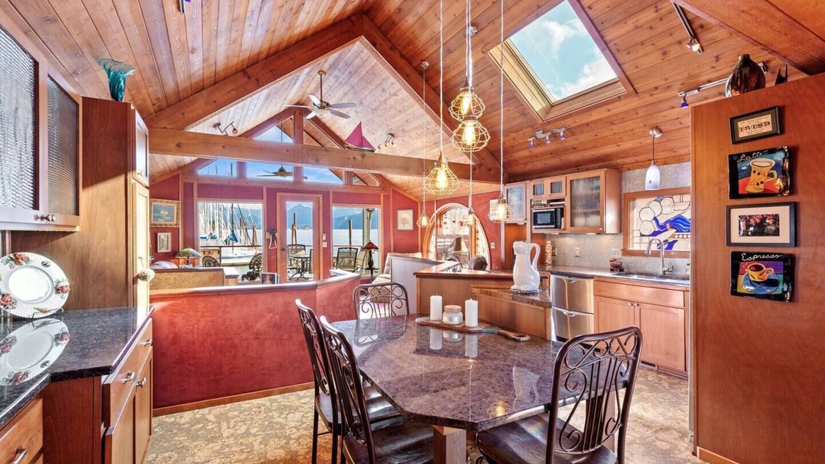 Bayview Boat Rental | Scenic Bay Float Home