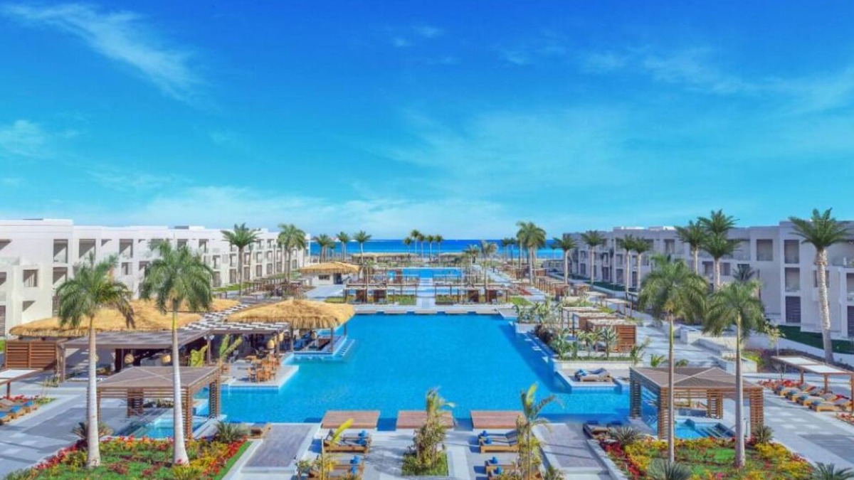 Soma Bay Hotel | Scenic Coastal Suite w/Balcony + Easy Beach Access l 3 Family & Pool-view Rooms