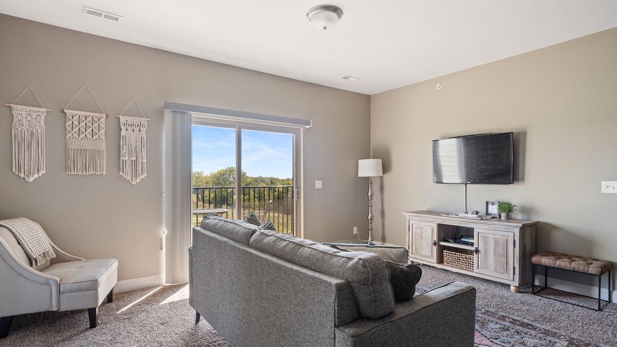 West Des Moines Apartment | Scenic Forest View w/Garage