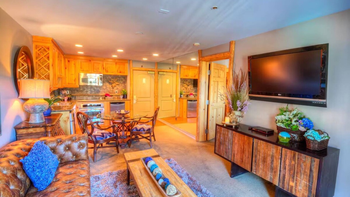 Mount Charleston Hotel | Scenic Getaway: Pets Welcome, Game Lounge, Free Parking & Outdoor Adventure