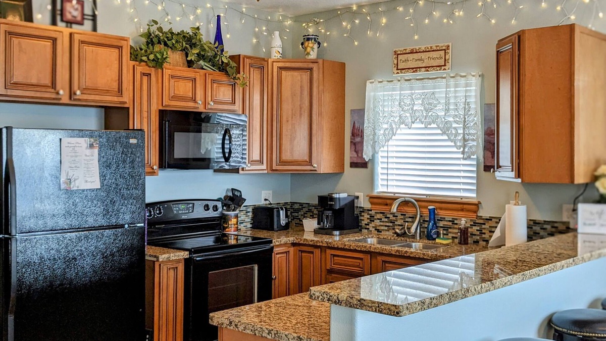 Weiser House | Scenic Guest House Retreat with Stunning Views, Full Kitchen & Fast Wi-Fi.