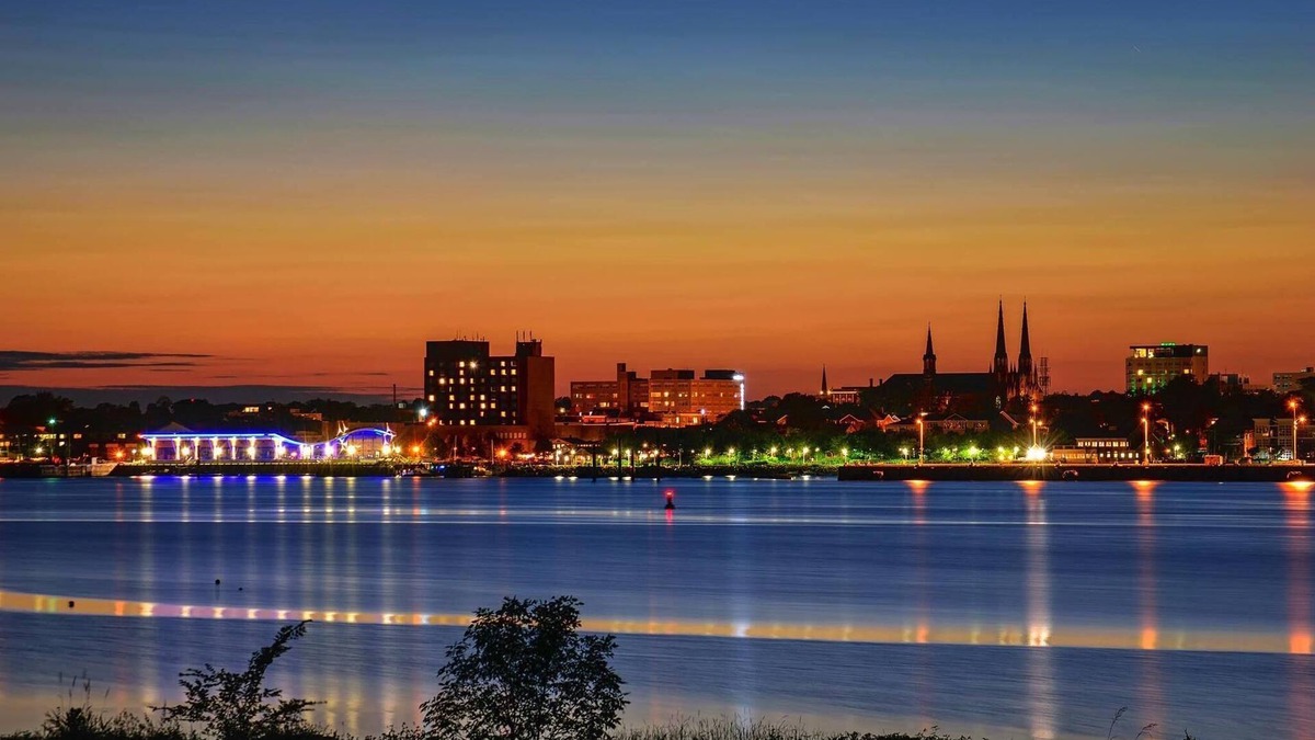Stratford Apartment | Scenic "Harbour View House" Beautiful Waterfront, Overlooking Charlottetown.
