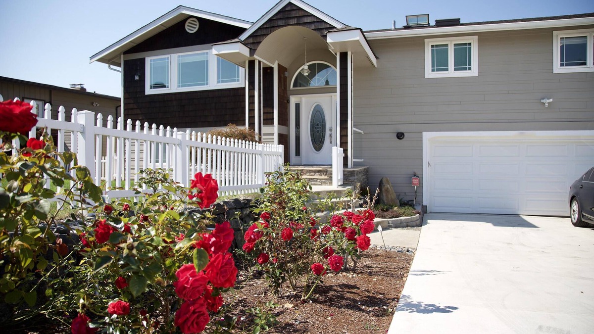 West End House | Scenic Lake View Home