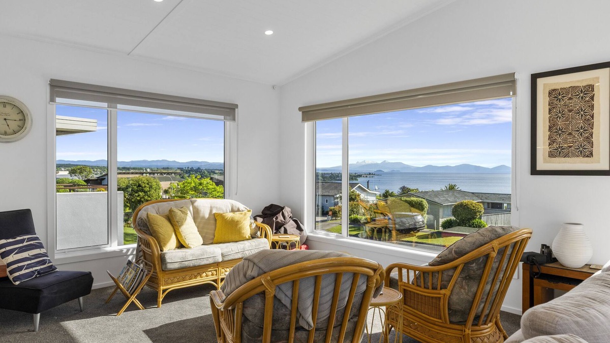 Taupo House | Scenic Lake Views - Taupo Holiday Home
