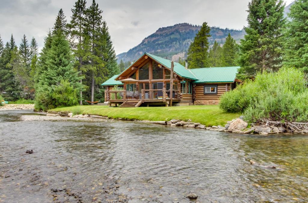 Silver Gate House | Scenic Montana Cabin Rental about 1 Mi to Yellowstone!