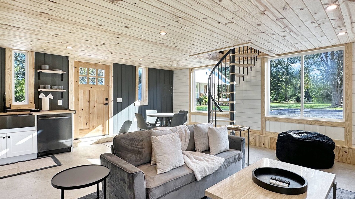 Summerville House | Scenic Retreat