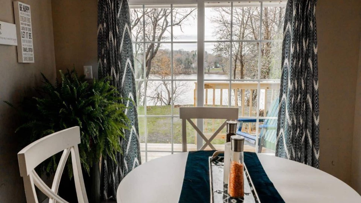 Thompsonville House | Scenic River View