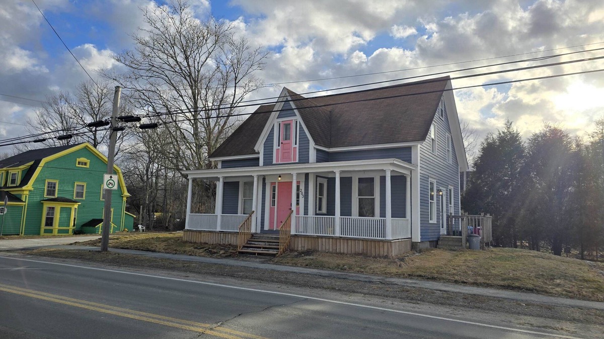Shelburne House | Scenic Shelburne home. Central location close to Shelburne Harbour.