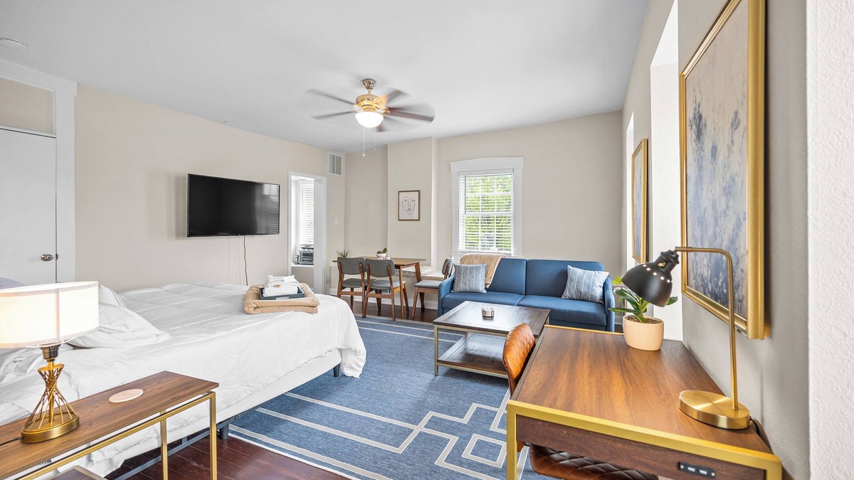 St. Charles Apartment | Scenic South Main Apartment with Breathtaking Views for 3 Guests