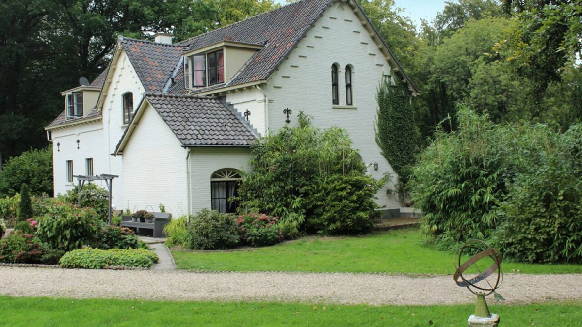 Eerbeek Hotel | Scenic Stay Surrounded by Forest Trails and Historic Grounds