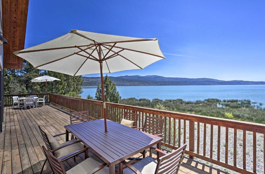 Susanville House | Scenic Susanville Cabin with Deck on Eagle Lake