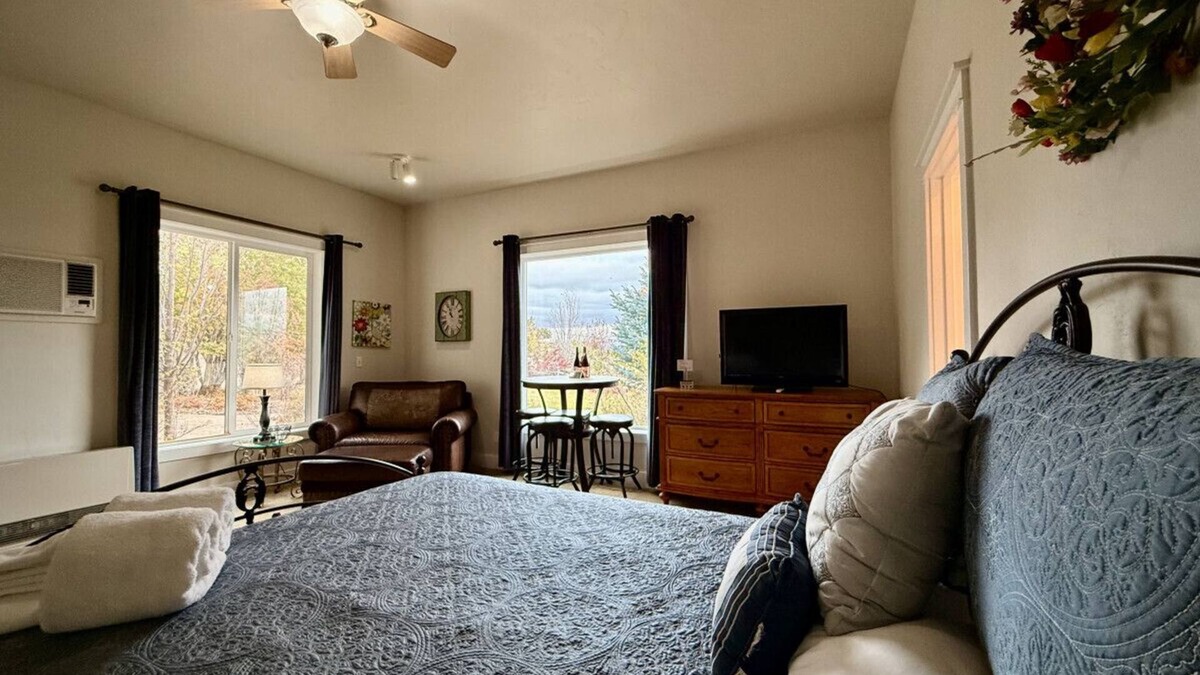 Baker City Apartment | Scenic Views Casita 1