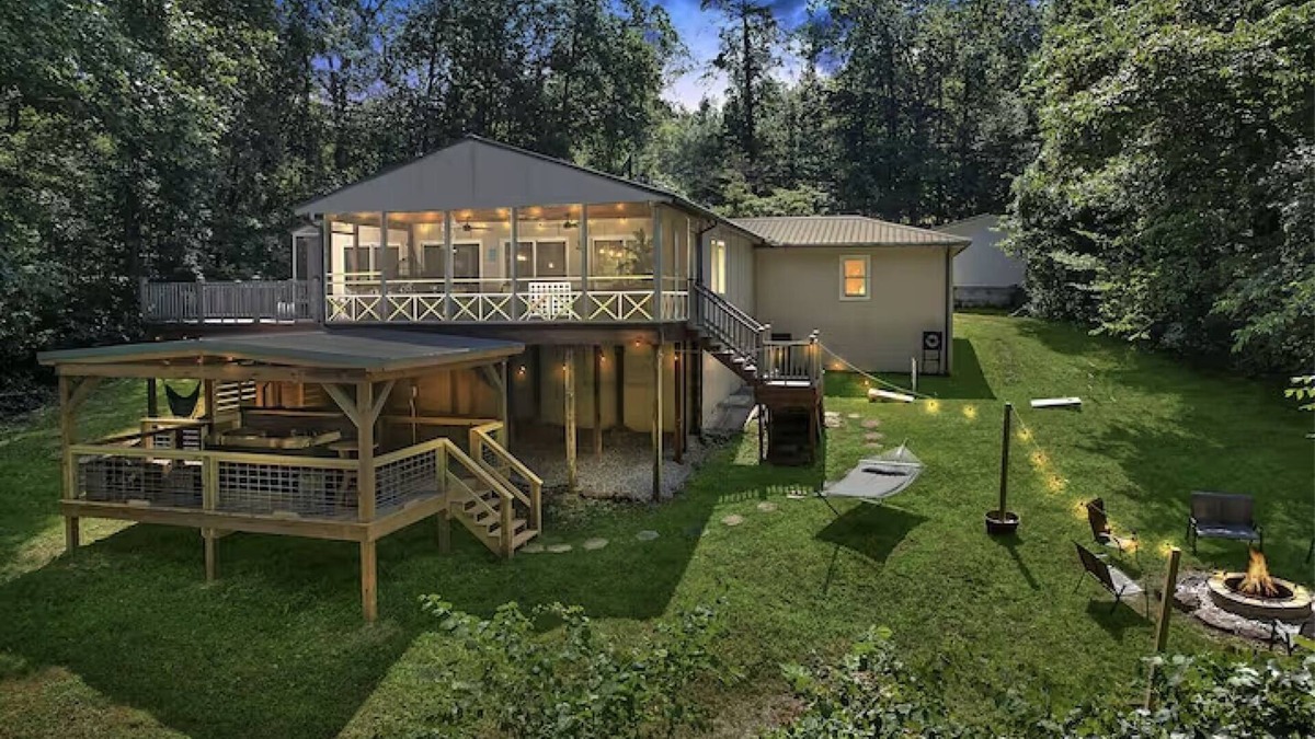 Lindseyville House | Scenic waterfront & lake view home w/LARGE hot tub!