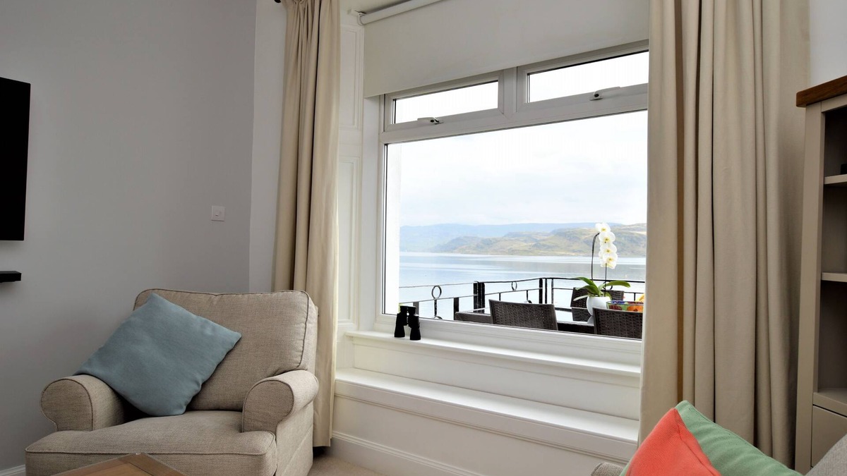 Tighnabruaich Apartment | Scenic waterfront location, coastal retreat boasts spectacular sea views, sleeps 4