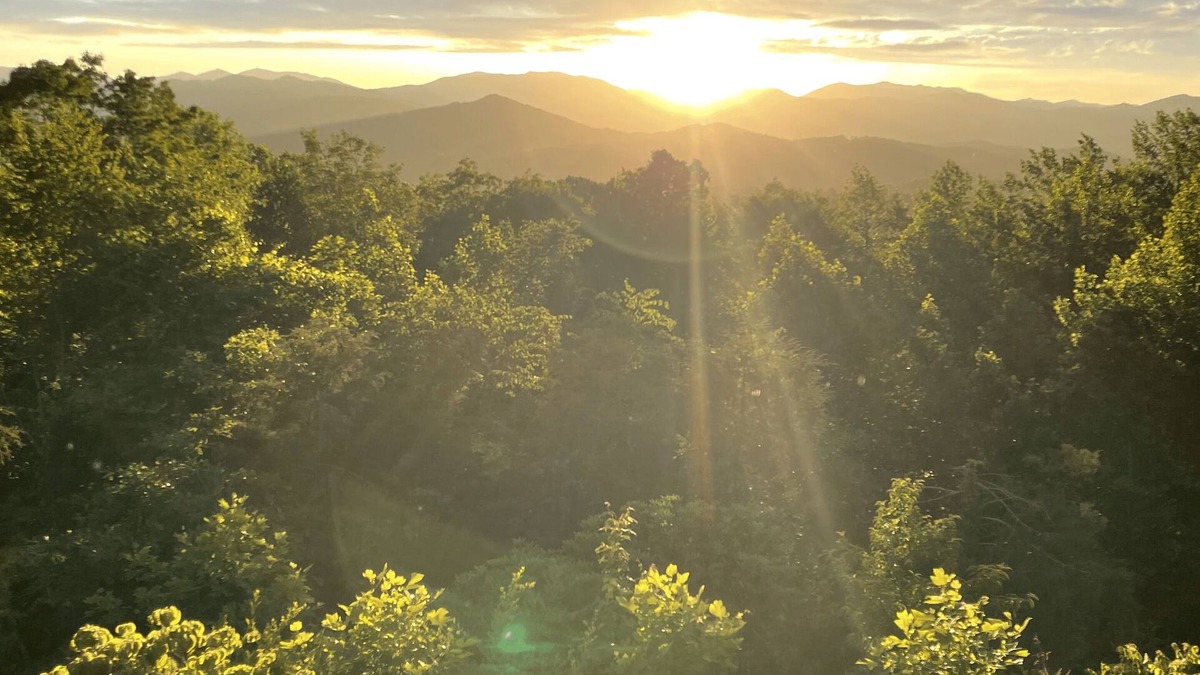 Clarks Chapel House | Scenic Western Carolina Mountain Retreat - Spacious 4-bedroom house with WiFi