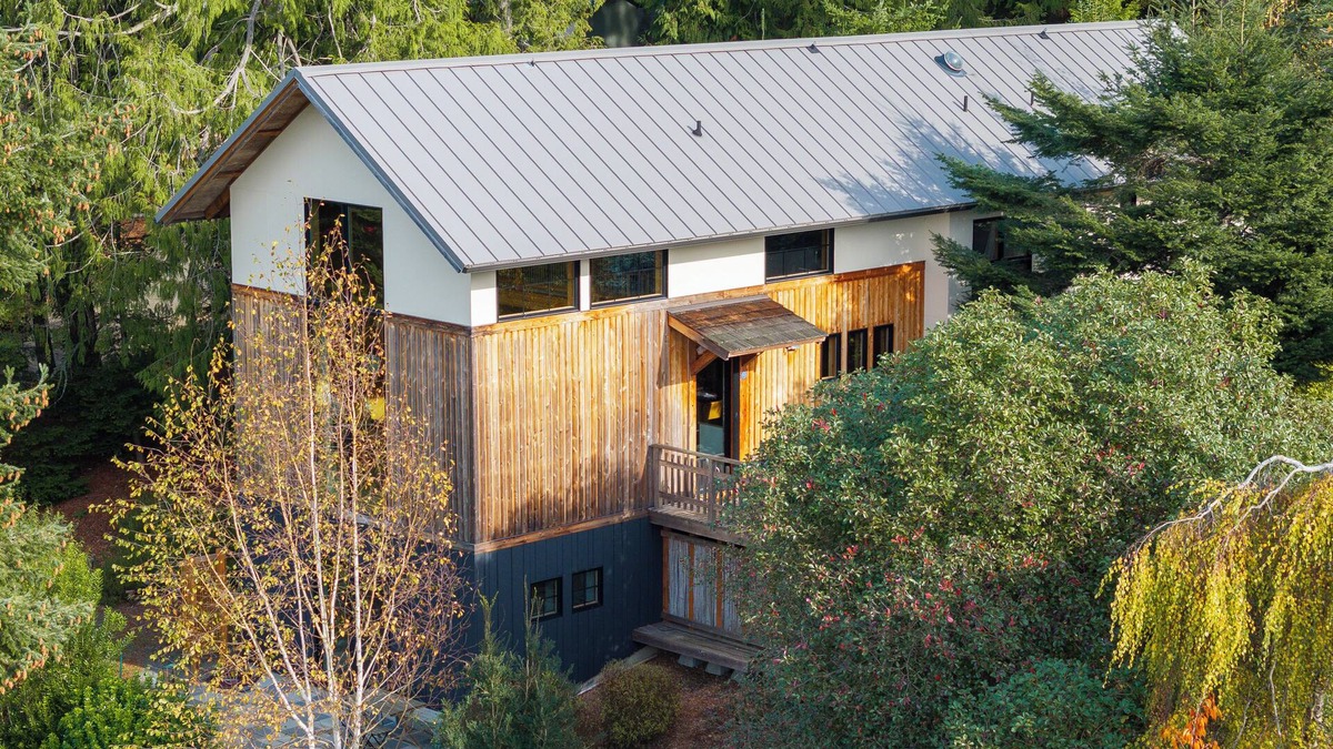 Clinton House | Scenic Whidbey Island Escape, Walk to Beach, ADA accessible + Dog Friendly w/EV Charger