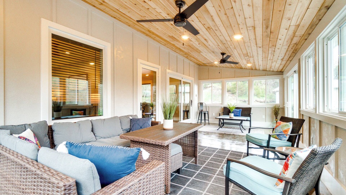 Yankton House | Scenic Yankton Retreat w/Fire Pit: 1 Mi to Lake!