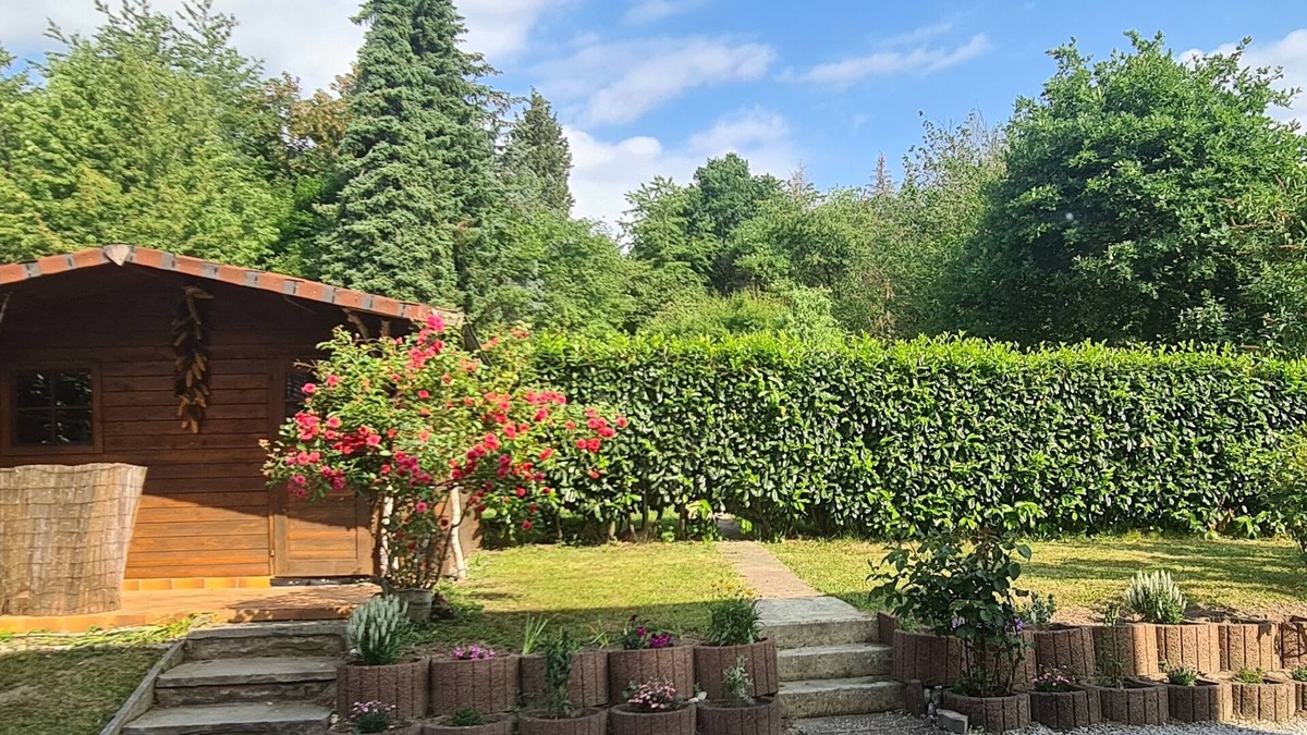 West Apartment | Schöne Ferienwohnung mit Eigener Terrasse und Garten