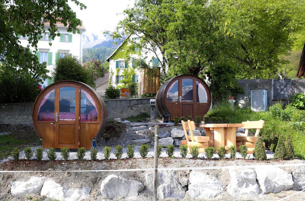 Jenins Bed & Breakfast | Schlaf-Fass Jenins