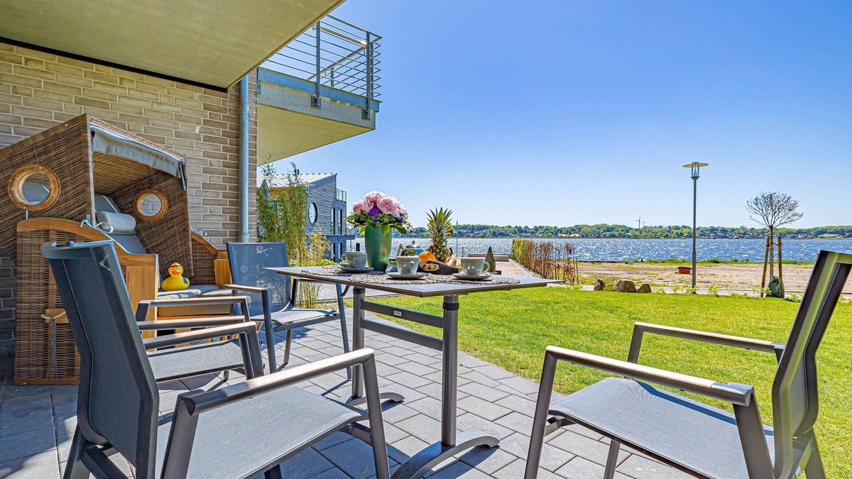 Schleswig Apartment | Schlei-Koje 1 - sauna, shower, desk, terrace, beach chair, garden furniture