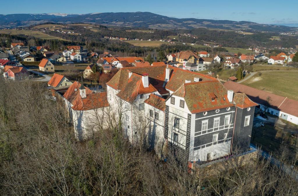 Eichberg Bed & Breakfast | Schloß Aichberg