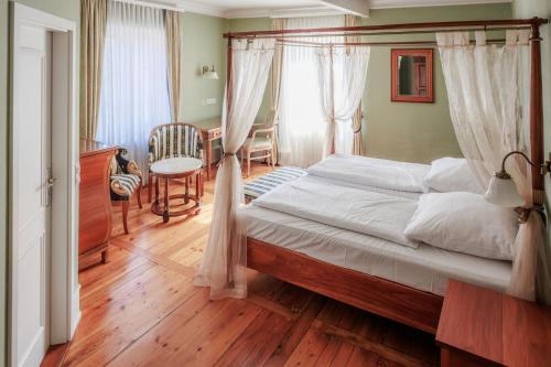 Neckarbischofsheim Hotel | Schloss Neckarbischofsheim