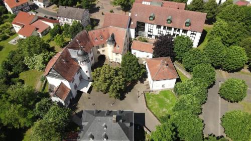 Nidda Apartment | Schloss Nidda - FeWo mit Privatgarten, Fellnasen willkommen!