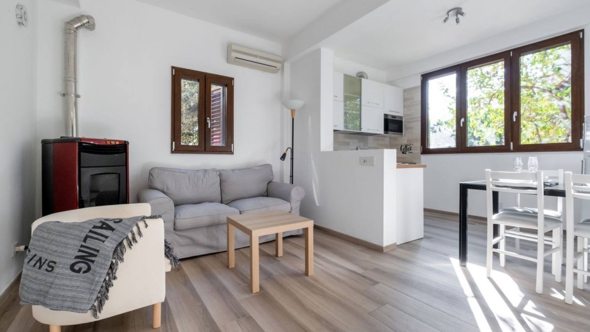 Taranto Apartment | Schools CEMM San Vito Apartment with parking lot