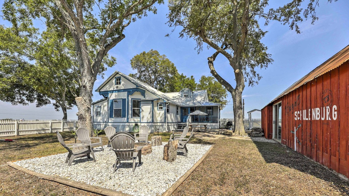 Schulenburg House | Schulenburg Home: Gas Grill & 30 Amp RV Hookup
