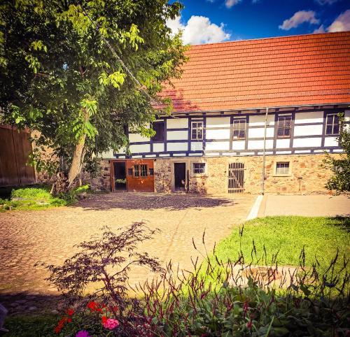 Lommatzsch House | Schwalbenhof