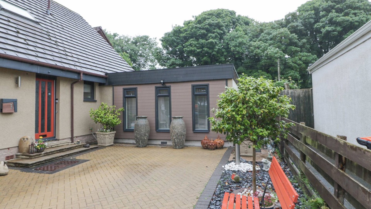 Annan Cottage | SCOTIA AT THE POW, pet friendly, country holiday cottage in Annan