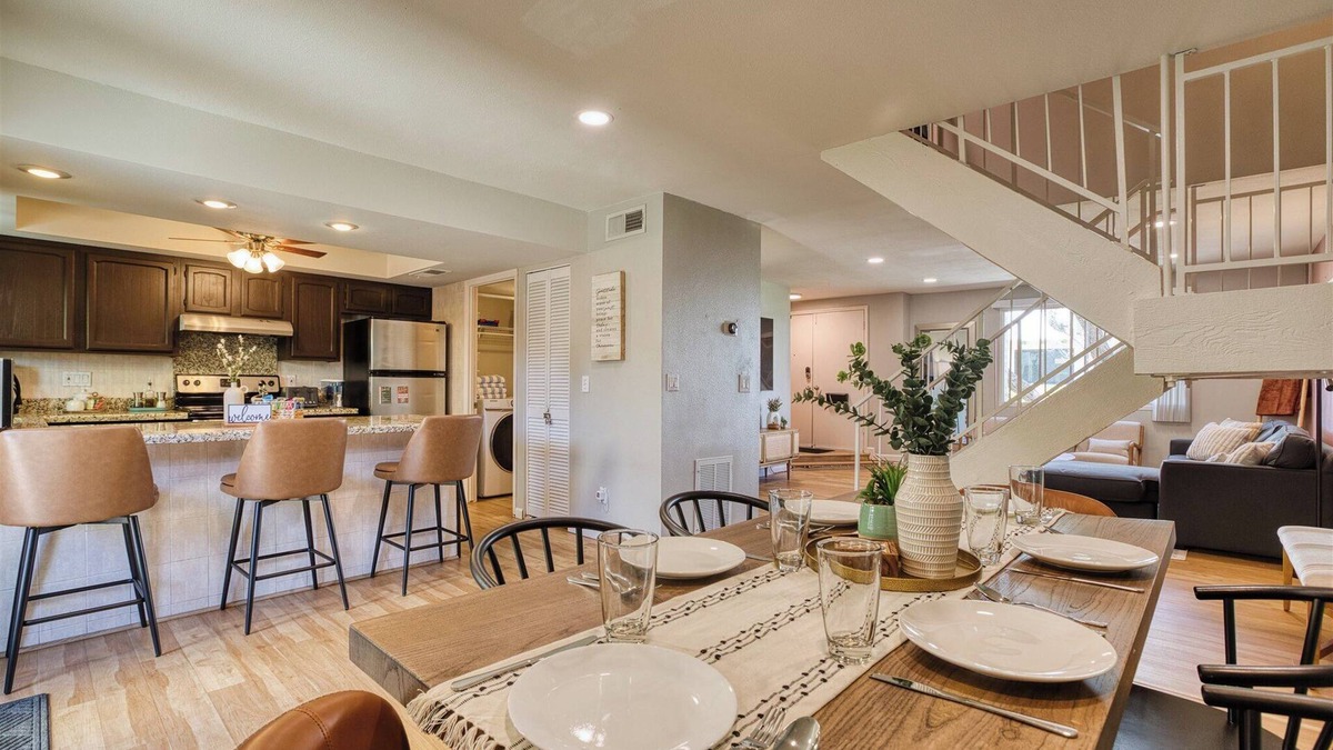 South Scottsdale House | Scott Casa - Walkable location, inviting patio, vibrant space!
