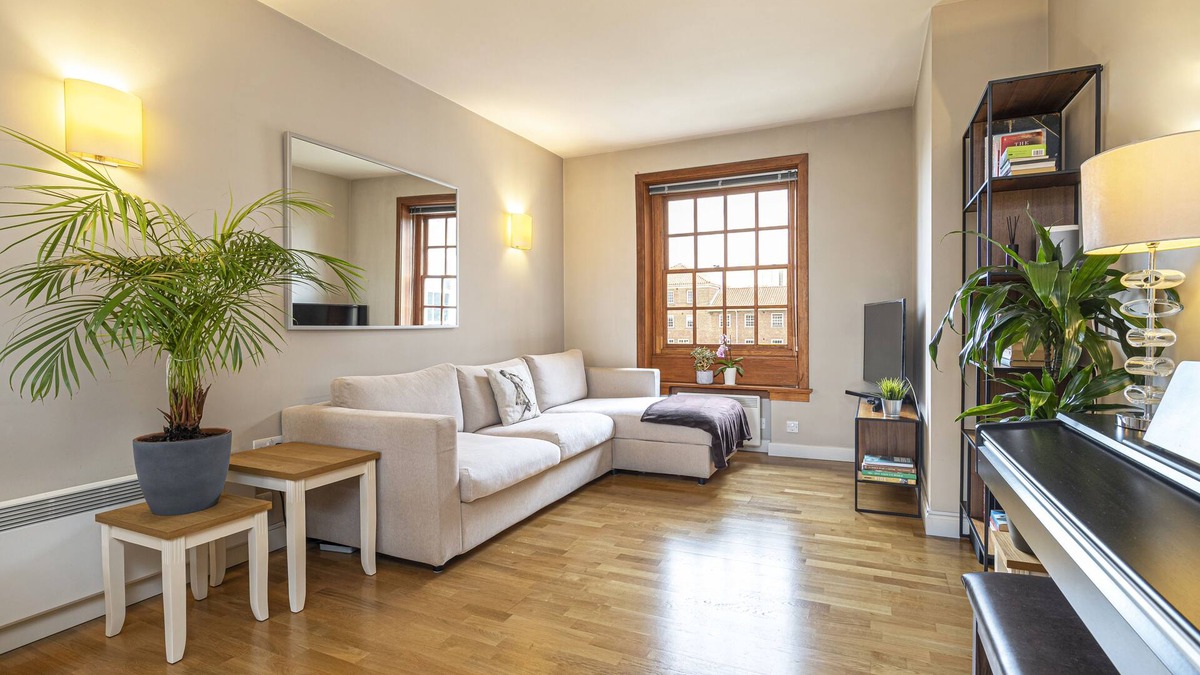 West Hill Apartment | Scott's Avenue by UnderTheDoormat