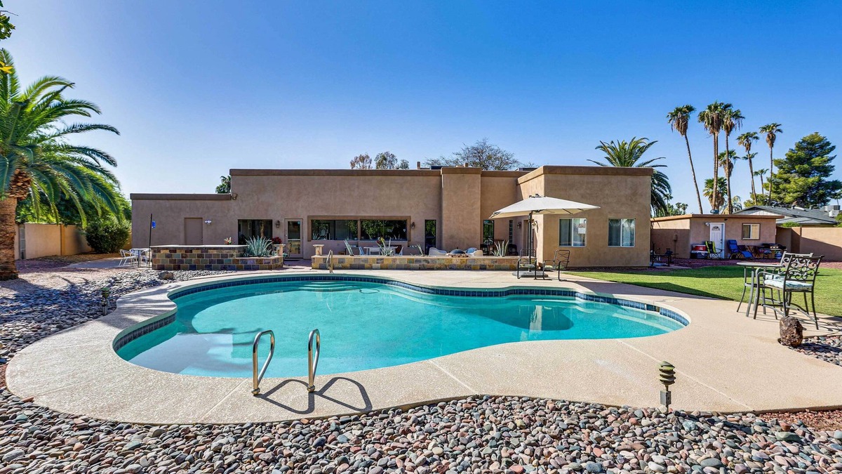 Avant House | Scottsdale Biohack Healthy Dream Retreat!