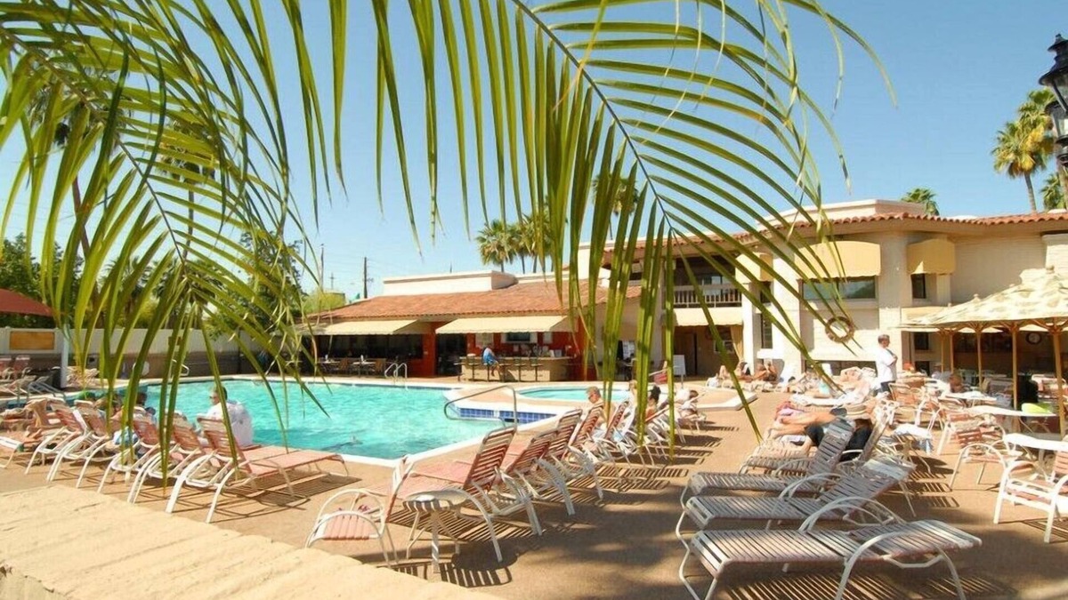 Arcadia Condo | Scottsdale Camelback Resort Elegant 2BR Condo with Mini Golf