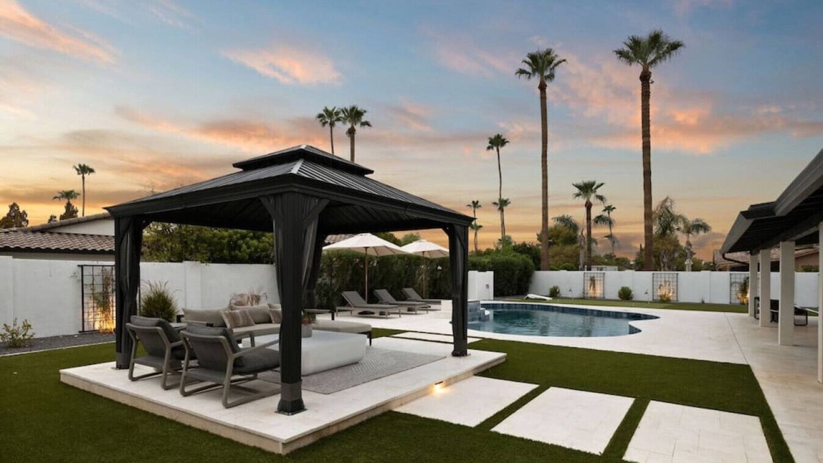 Avant House | Scottsdale Clubhouse | Pool, Spa & Golf Simulator
