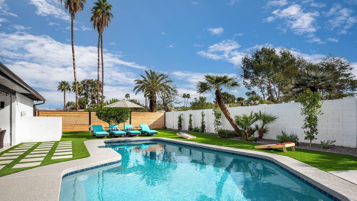 Avant House | Scottsdale Oasis - Heated Pool*, Putting Green & more!
