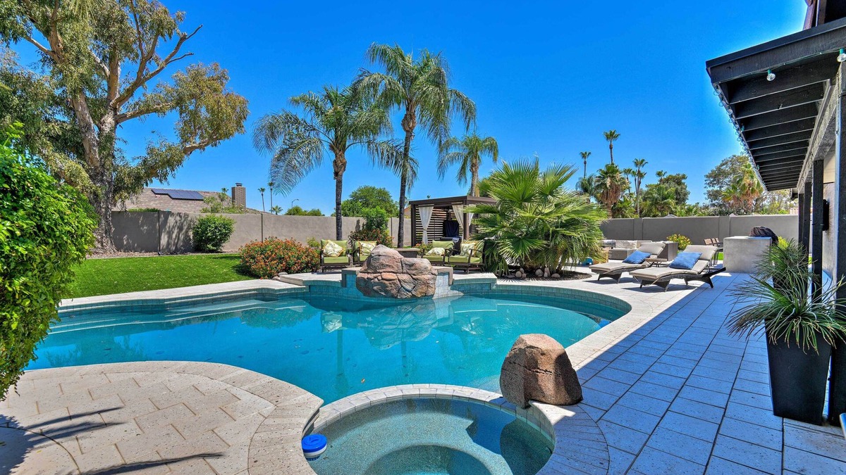 Buenavante House | Scottsdale Oasis w/Outdoor Bar & Pool!