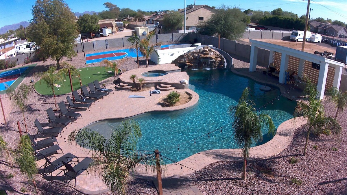 Waltann Villa | Scottsdalestays 12 BDRM Multimillion Mansion-500K Pool-AZ Top 10-Sports Courts.