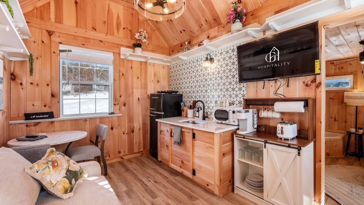 New Plymouth Cabin | Scouts Cottage + Pickleball Court l Hot Tub