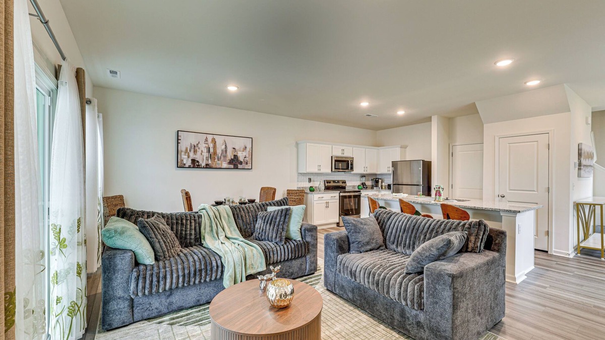 Wilson County House | Screened Patio: Townhome 3 Mi to Dtwn Wilson!
