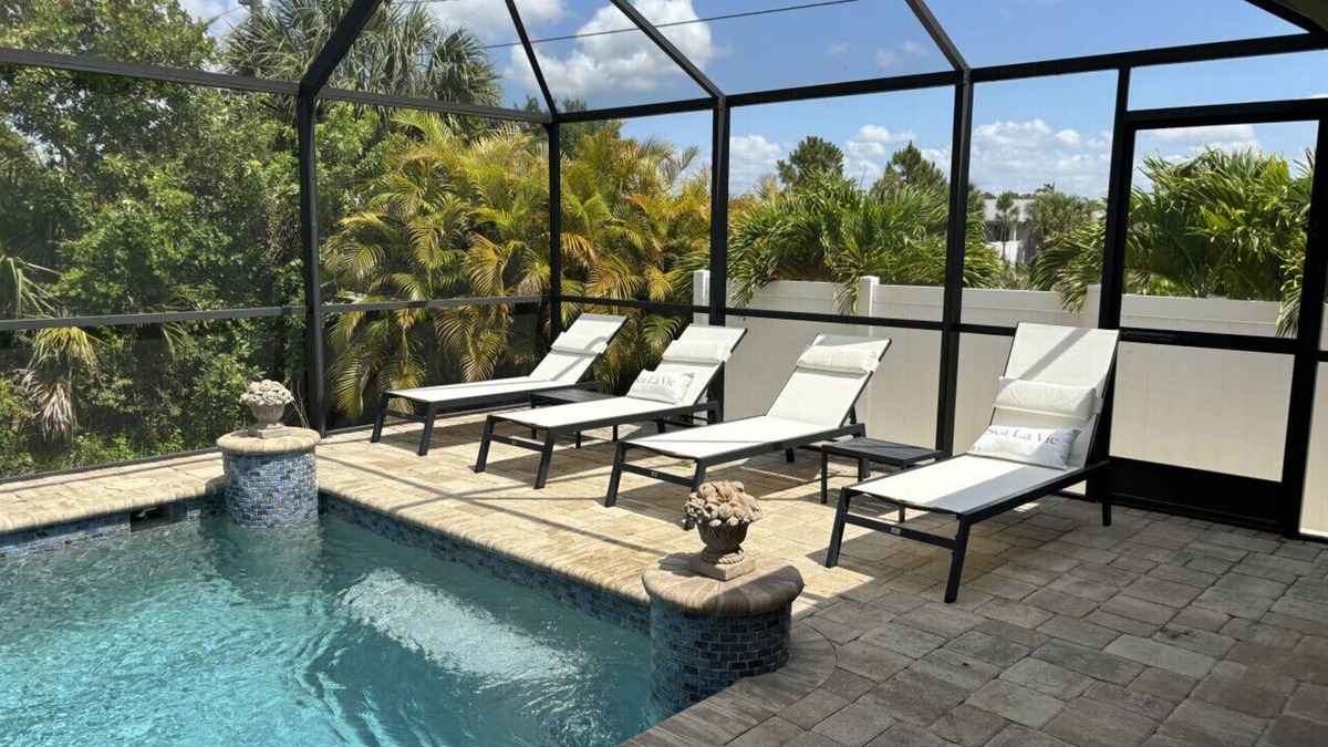 Port Charlotte Apartment | Screened Pool Pet Friendly Grill Near Beach
