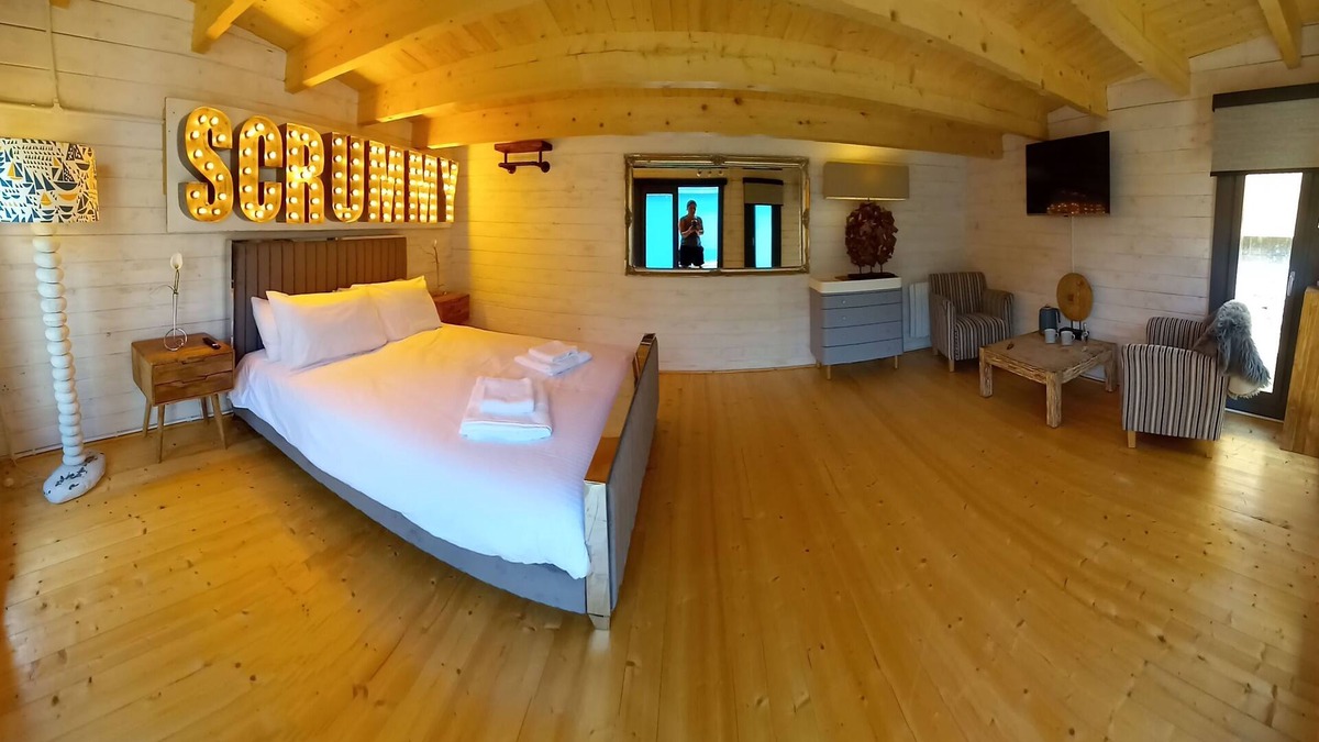 Par Ski Chalet | Scrummy Cabin - Deluxe with courtyard view