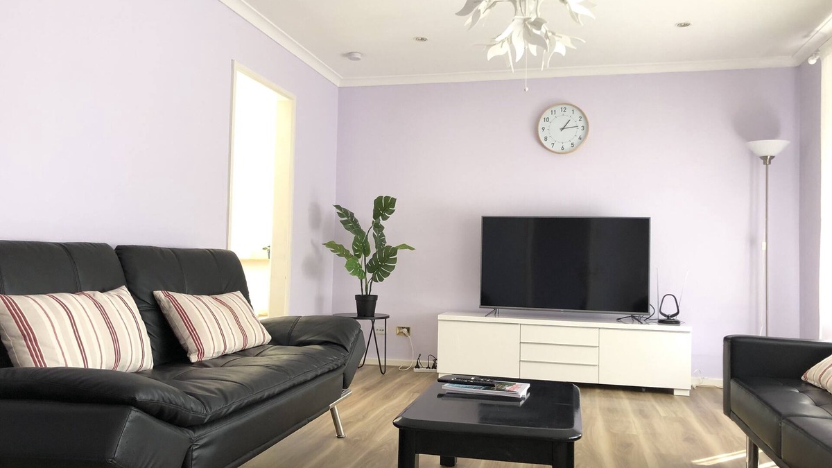 Scullin House | Scullin 3BR House (Free WiFi, Netflix, Apple TV, Parking, Patio)